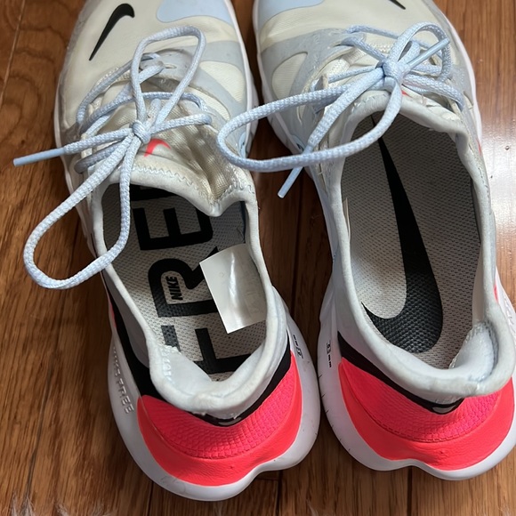 Nike free runs in 9.5 only used a couple times! - Picture 4 of 4